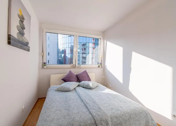 Flexible Selfcheckins 31 - Zagreb - Garage - Loggia - New